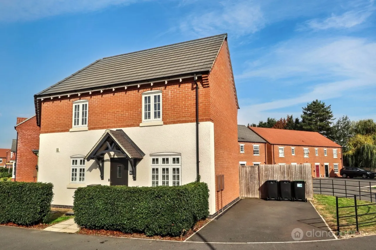 3 bed house for sale, Sunburst Drive, Manor Fields, CV11