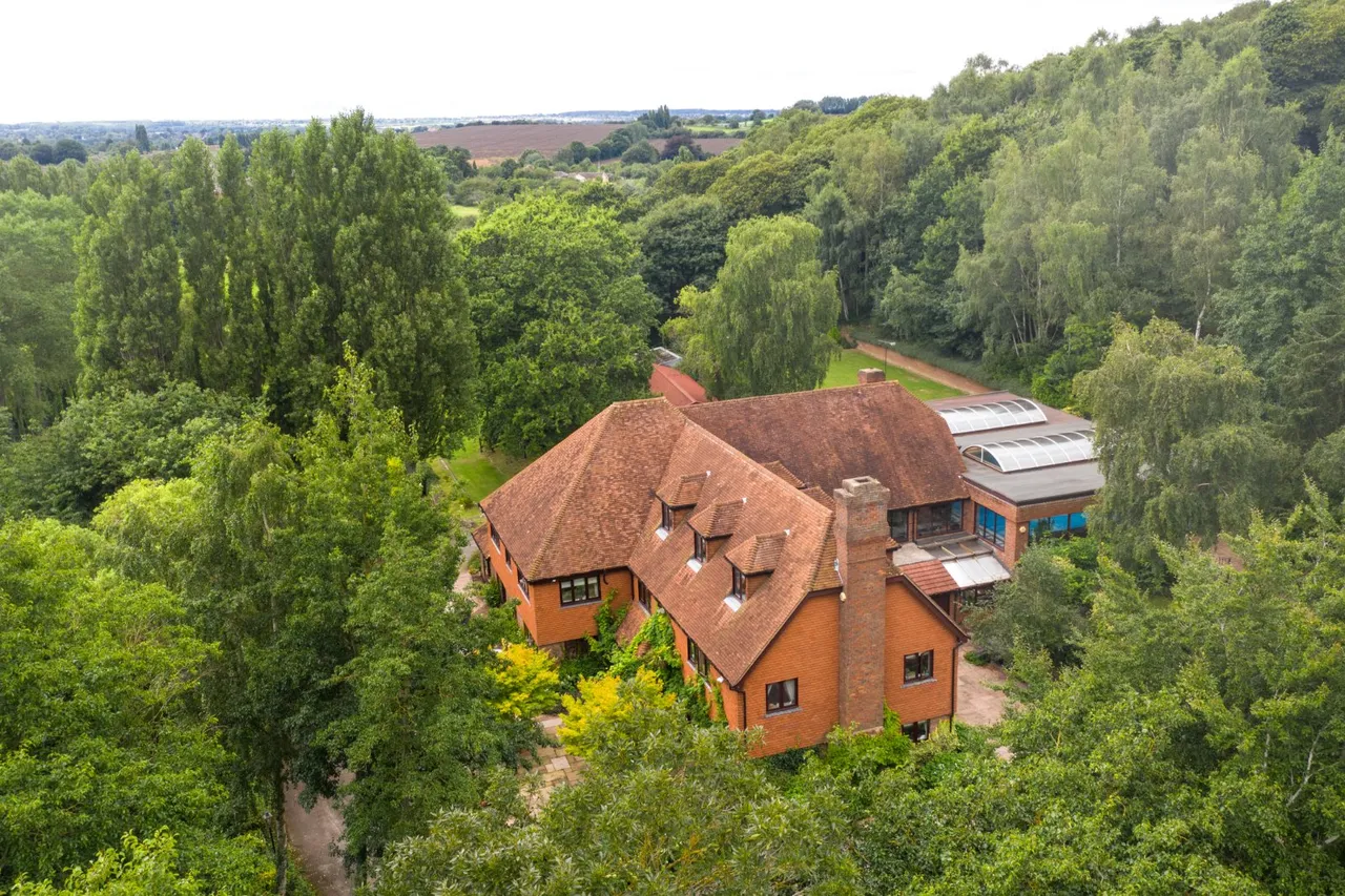 9 bed house for sale, Iwade Road, Newington, ME9