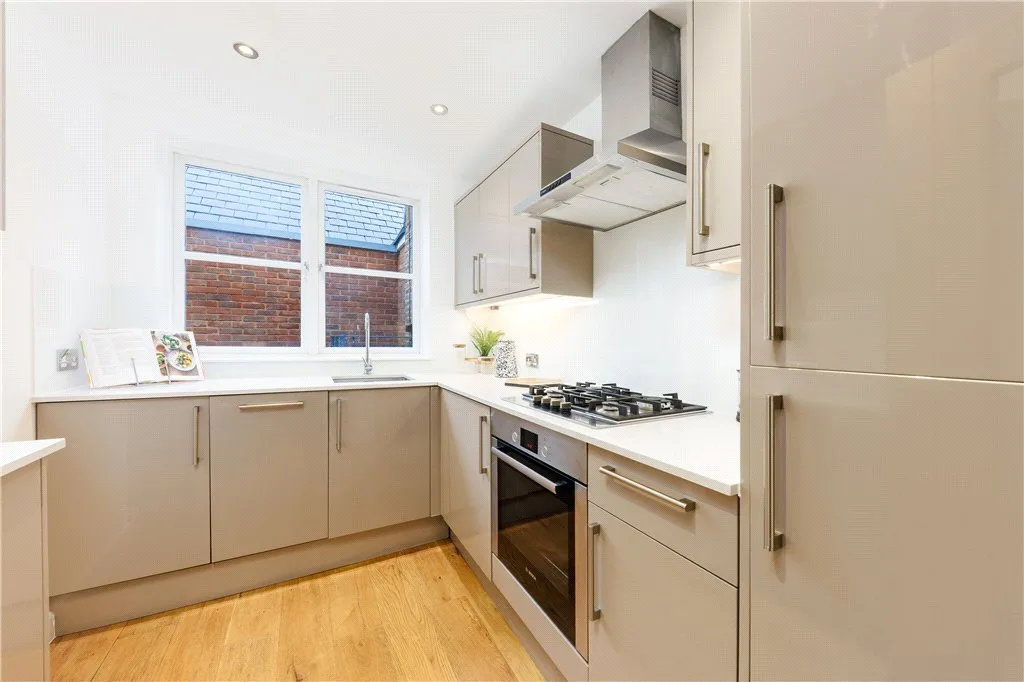 Battersea High Road, London, SW11, photo 23