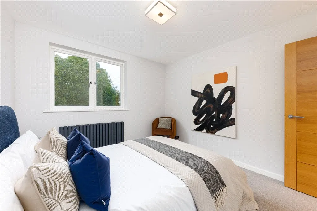 Battersea High Road, London, SW11, photo 5