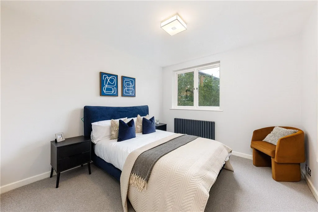 Battersea High Road, London, SW11, photo 16