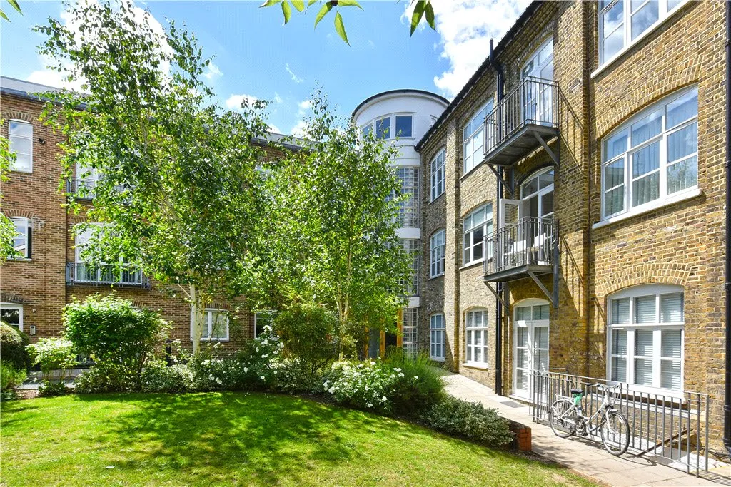 2 bed flat for sale — Battersea High Road, London, SW11