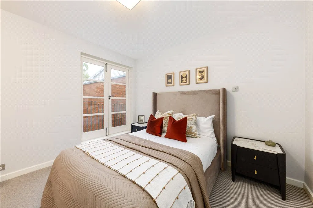 Battersea High Road, London, SW11, photo 8
