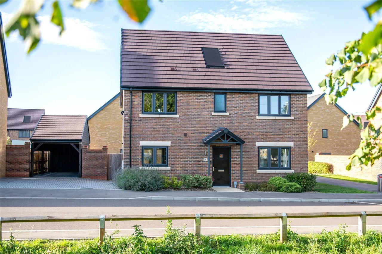 3 bed house for sale — Great Easthall Way, Sittingbourne, Kent, ME10