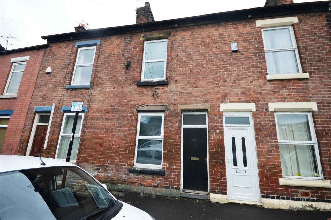 3 bed house to rent — Baron Street, Nr City Centre, S1 4TG