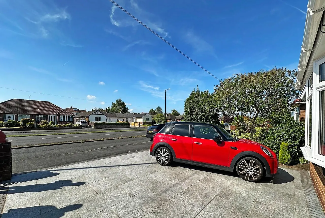Shaftesbury Avenue, Timperley WA15 7NP, photo 27