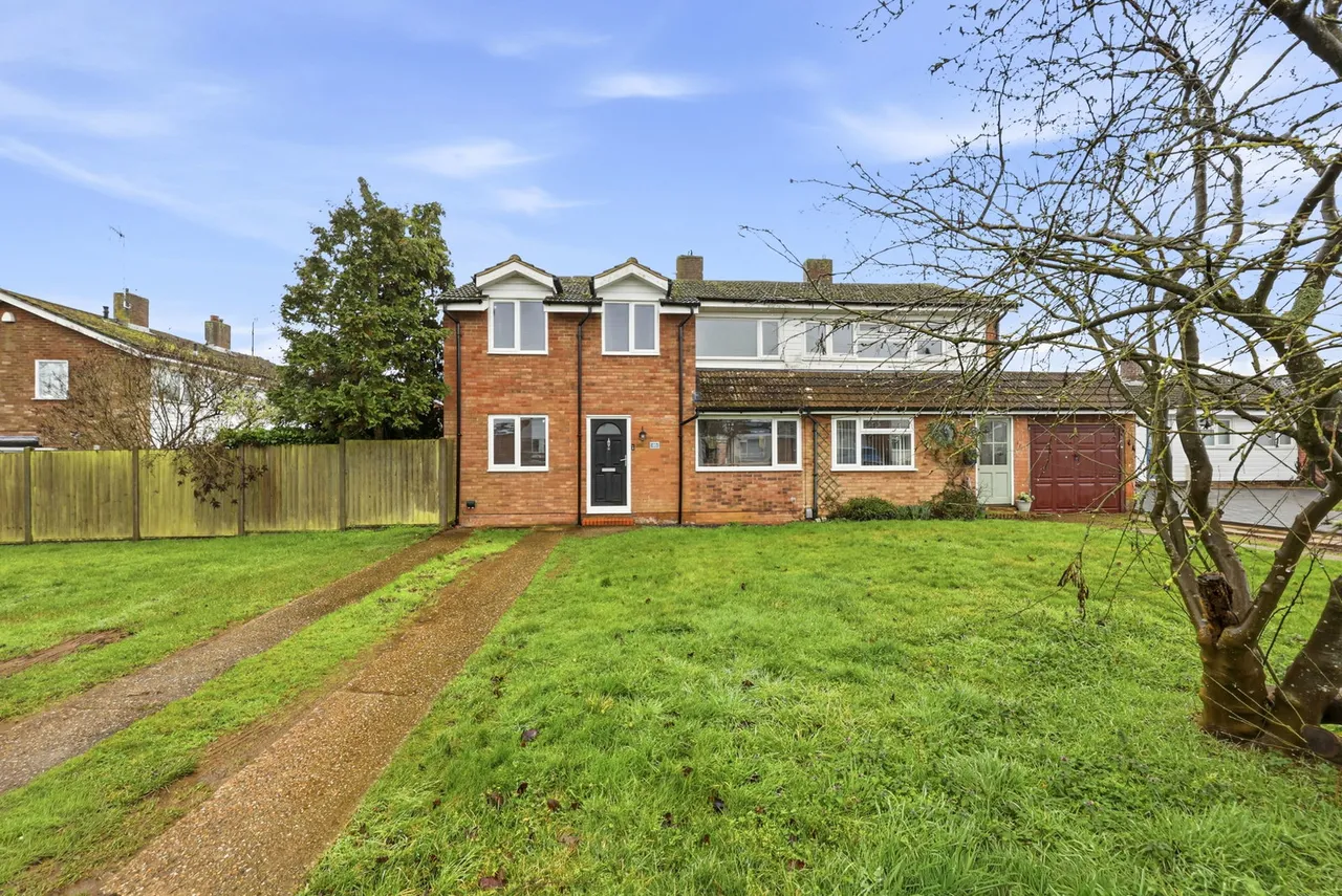 4 bed house for sale, Lakefield Avenue, Toddington