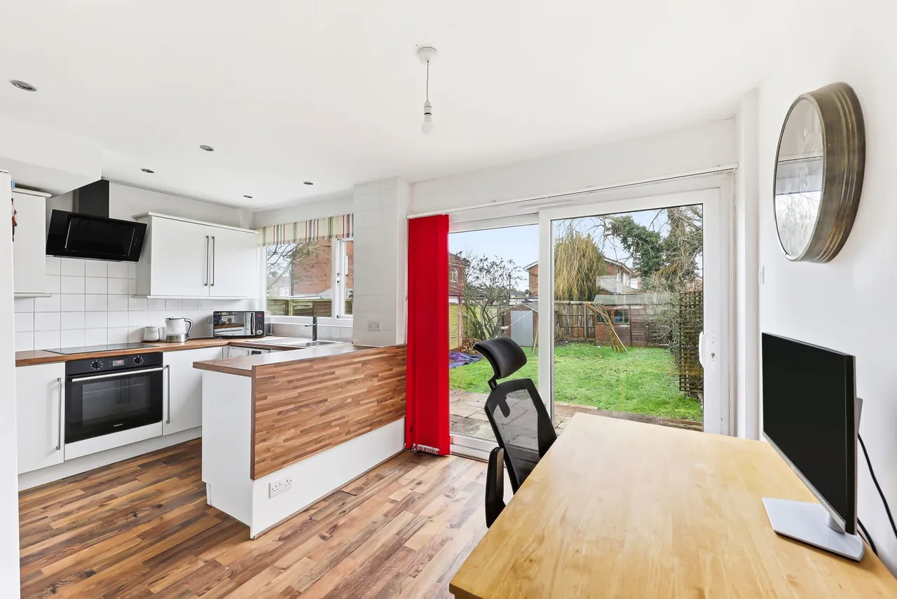 Lakefield Avenue, Toddington, photo 4