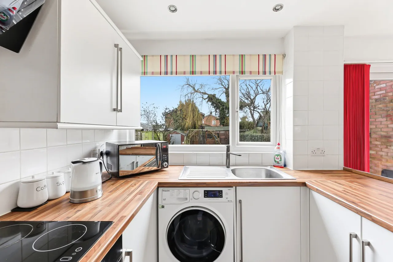 Lakefield Avenue, Toddington, photo 8