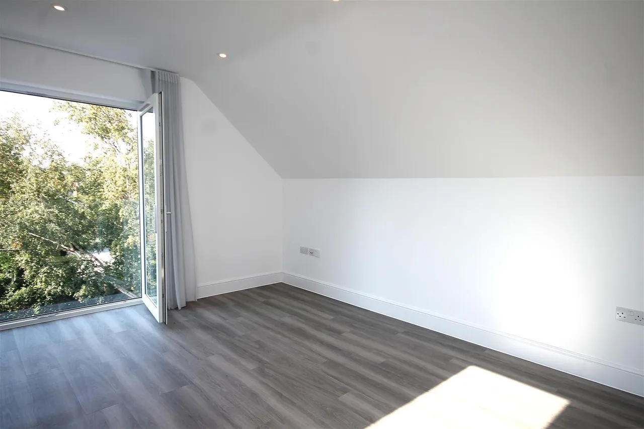 Andrews Close, Epsom, KT17, photo 3