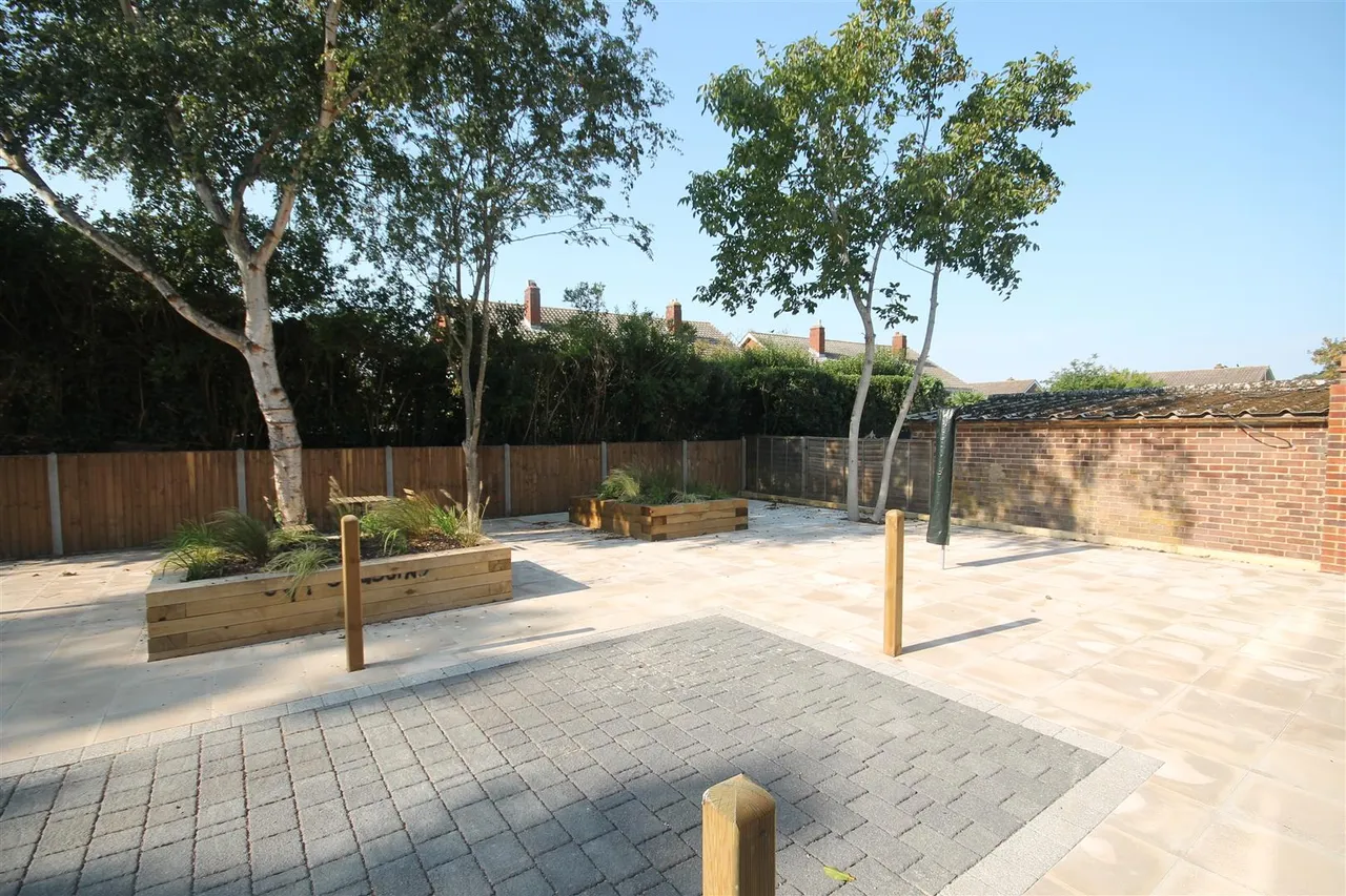 Andrews Close, Epsom, KT17, photo 8