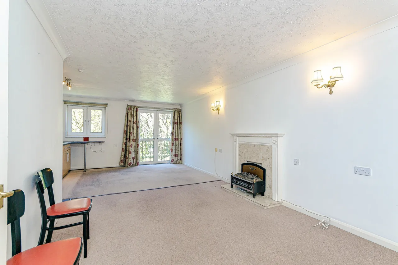 Bourne Court, 91-103 Croydon Road, Caterham, Surrey, CR3, photo 7