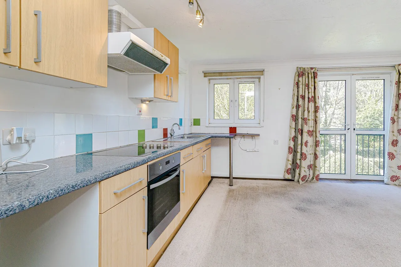 Bourne Court, 91-103 Croydon Road, Caterham, Surrey, CR3, photo 13