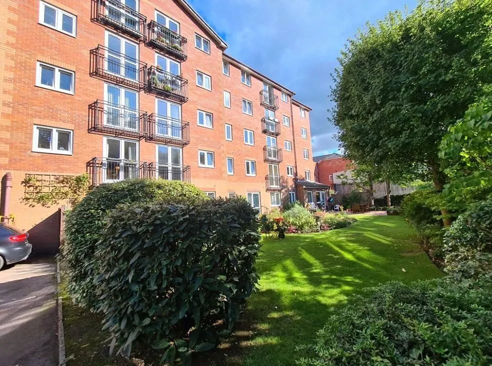 Bourne Court, 91-103 Croydon Road, Caterham, Surrey, CR3, photo 11