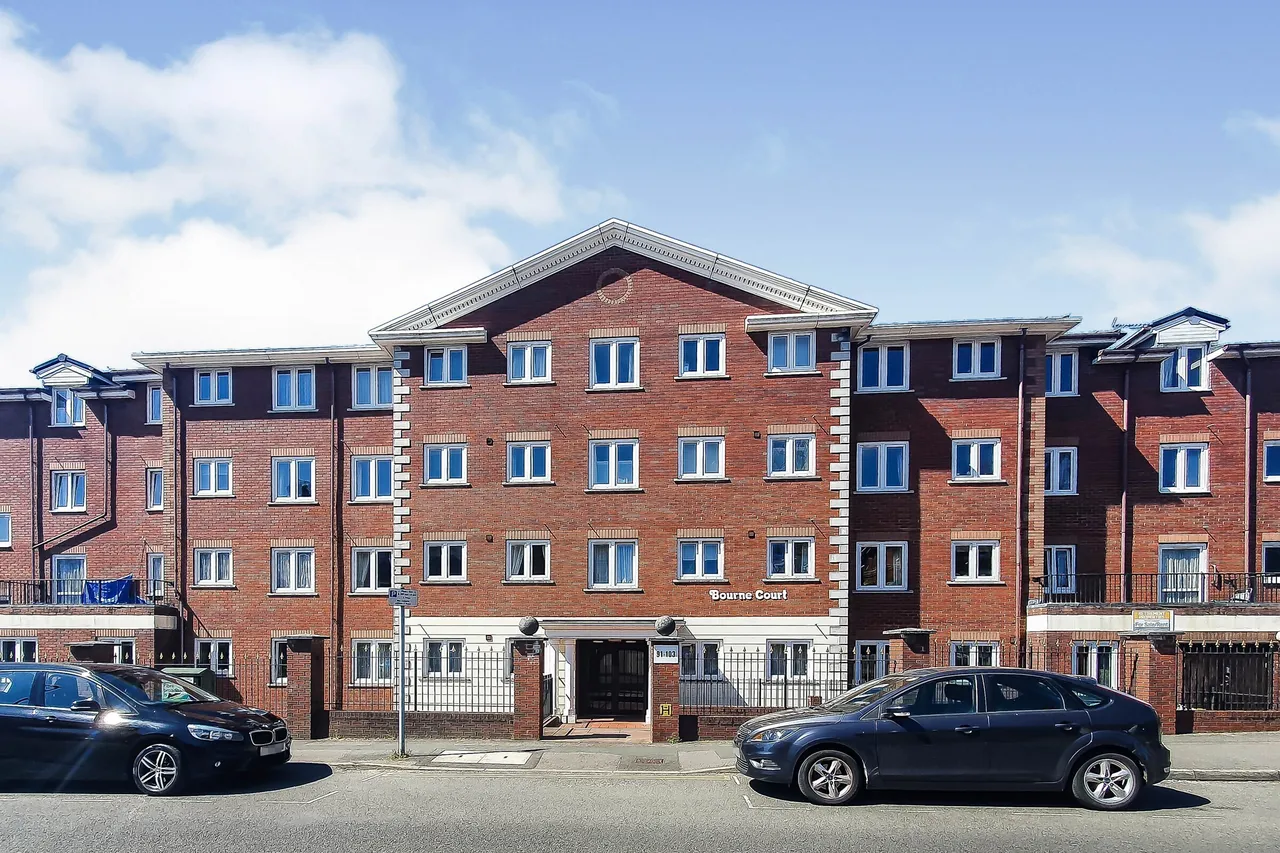 Bourne Court, 91-103 Croydon Road, Caterham, Surrey, CR3, photo 4