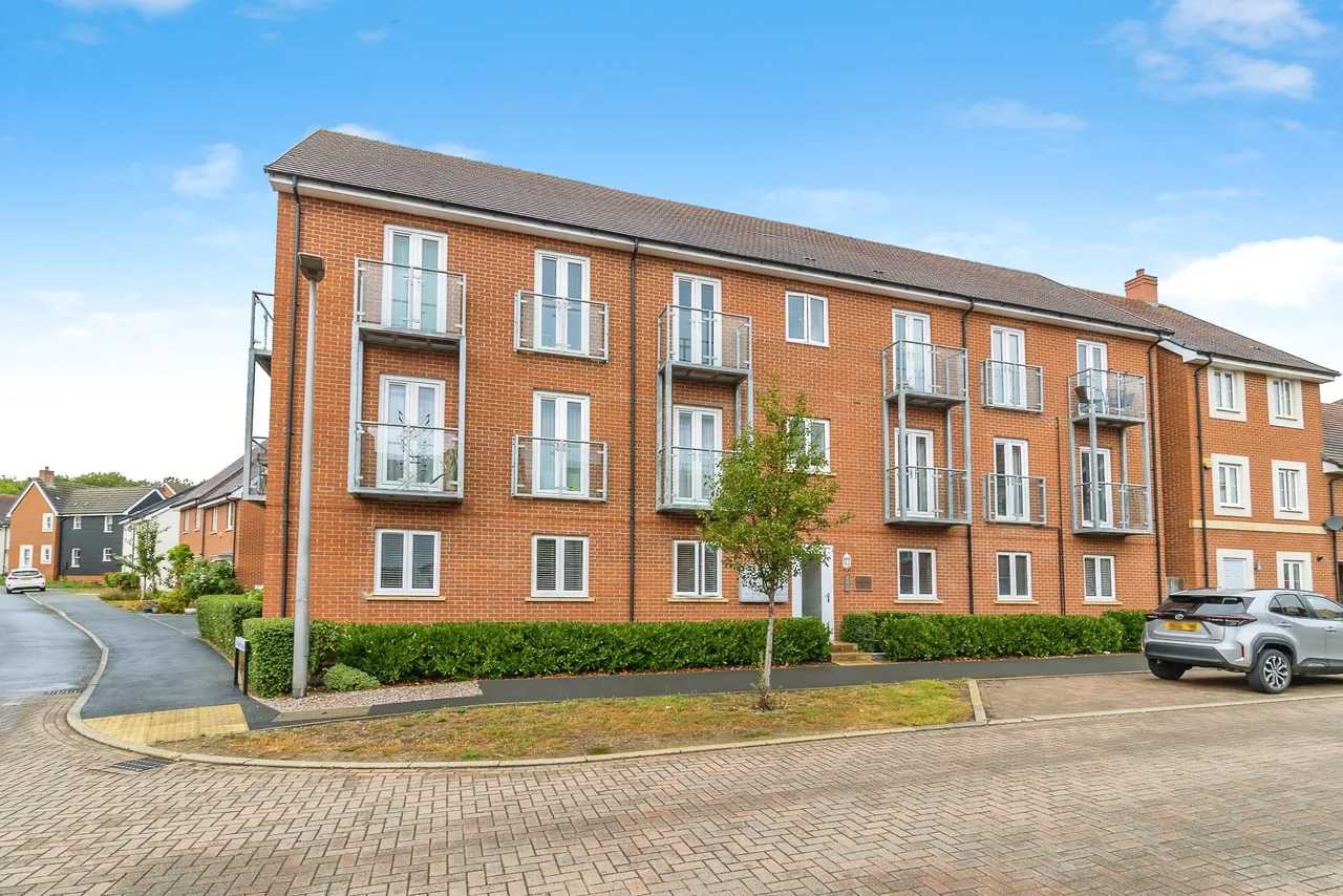 2 bed flat for sale, Santa Cruz Avenue, Milton Keynes, MK3