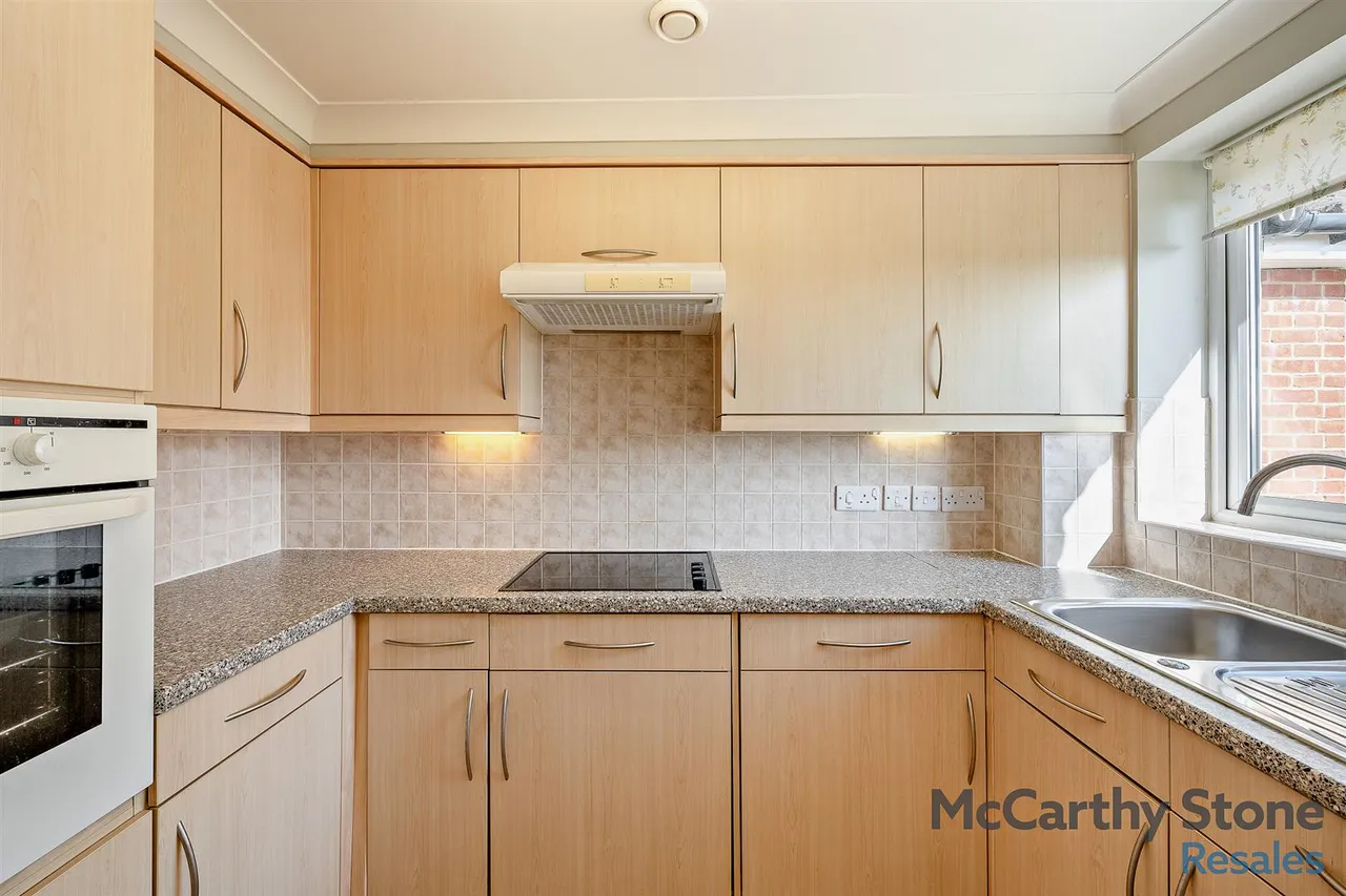Station Road, Worle, BS22, photo 5