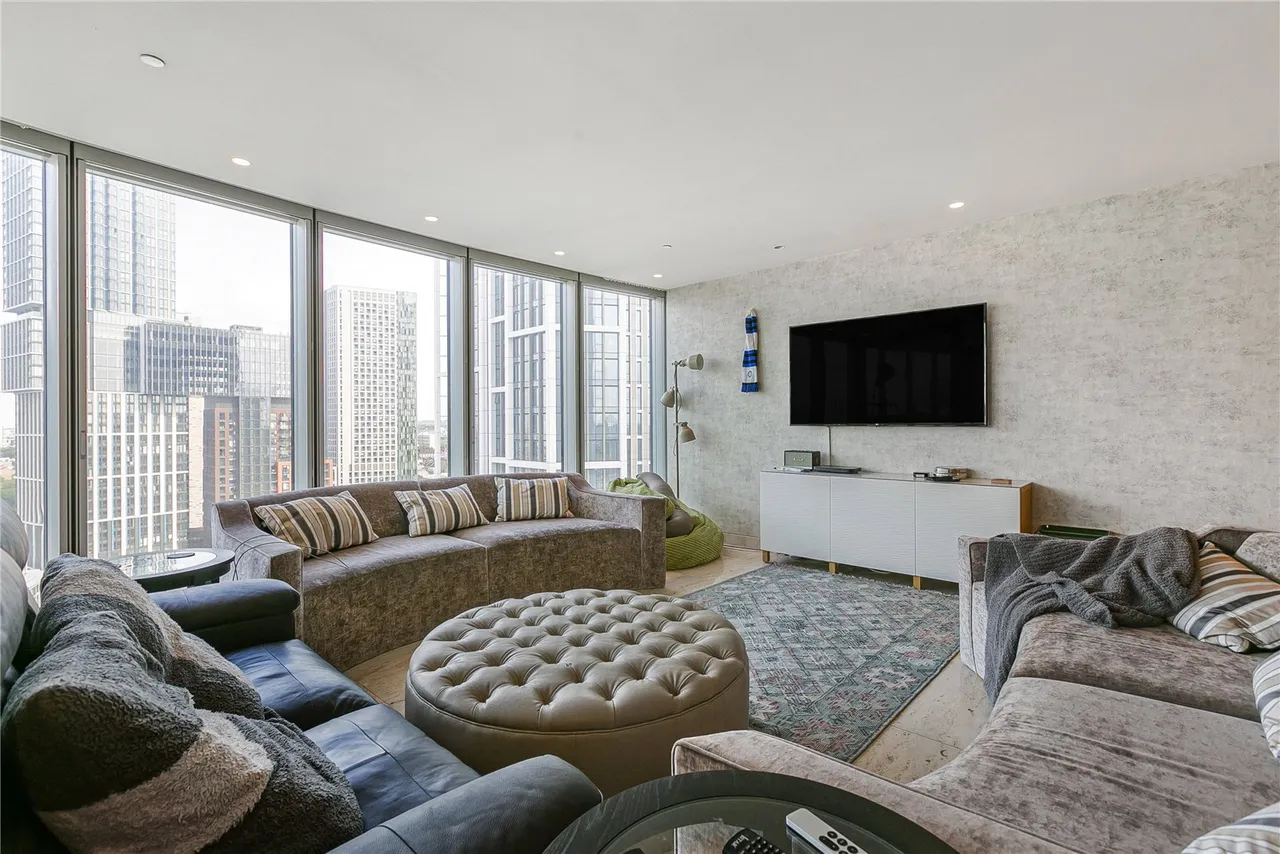 2 bed flat to rent, St. George Wharf, London, SW8