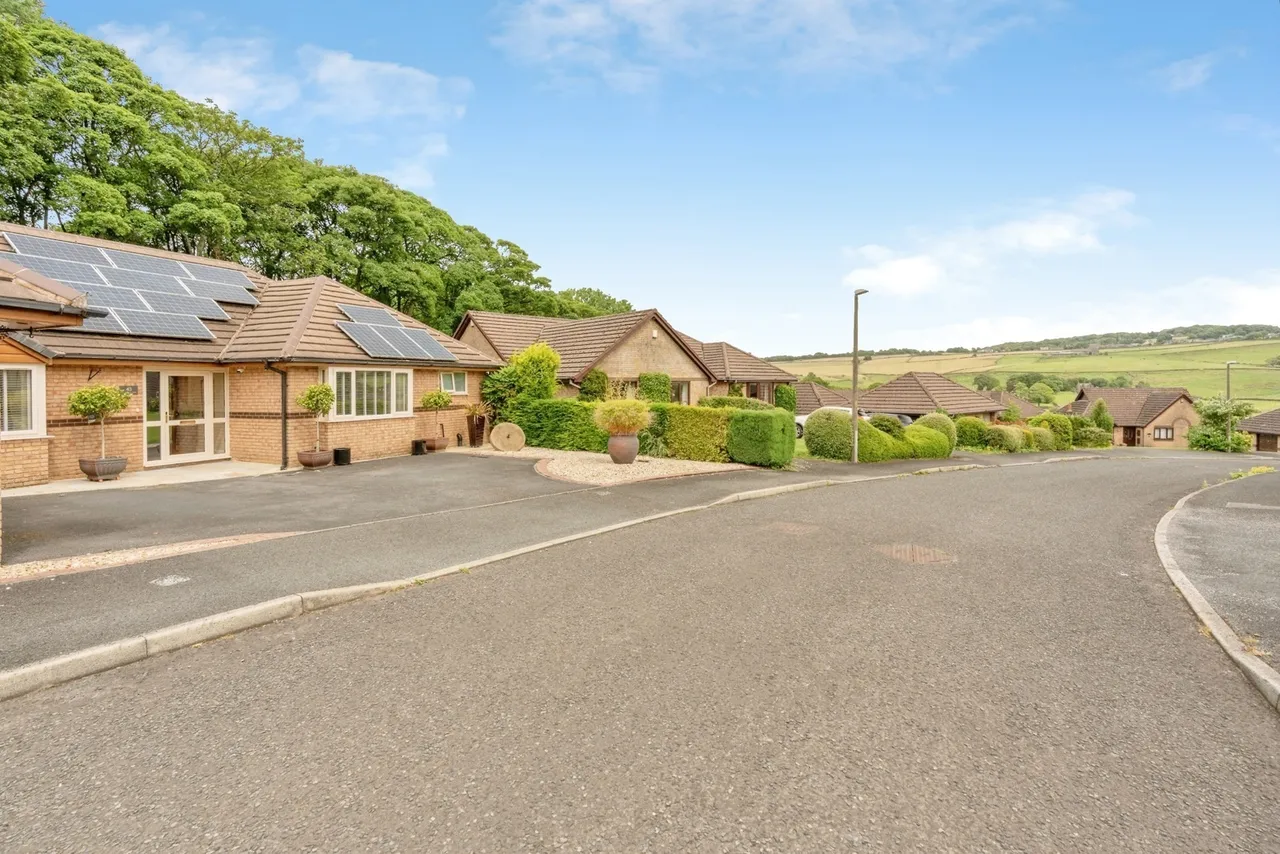 Thanet Lee Close, Cliviger, Burnley, Lancashire, BB10, photo 39