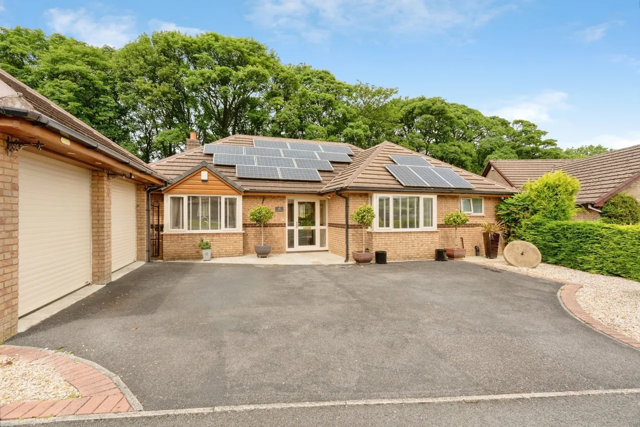 Thanet Lee Close, Cliviger, Burnley, Lancashire, BB10, photo 35
