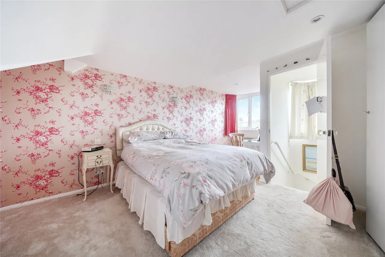 Petworth Road, Haslemere, GU27, photo 3