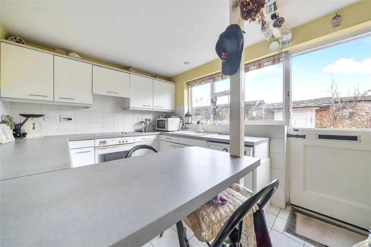 Petworth Road, Haslemere, GU27, photo 6