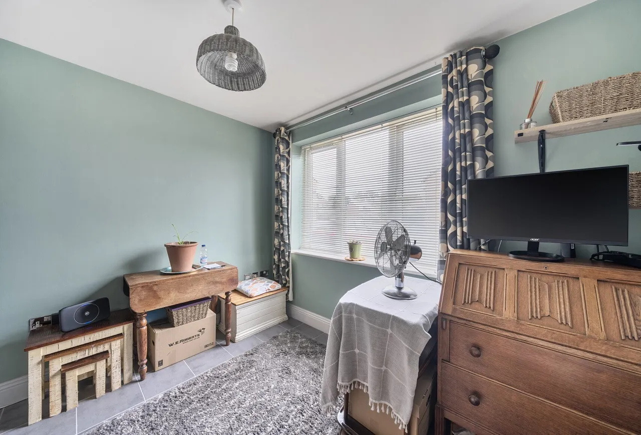 Coventry Close, Tewkesbury, GL20 5HR, photo 6