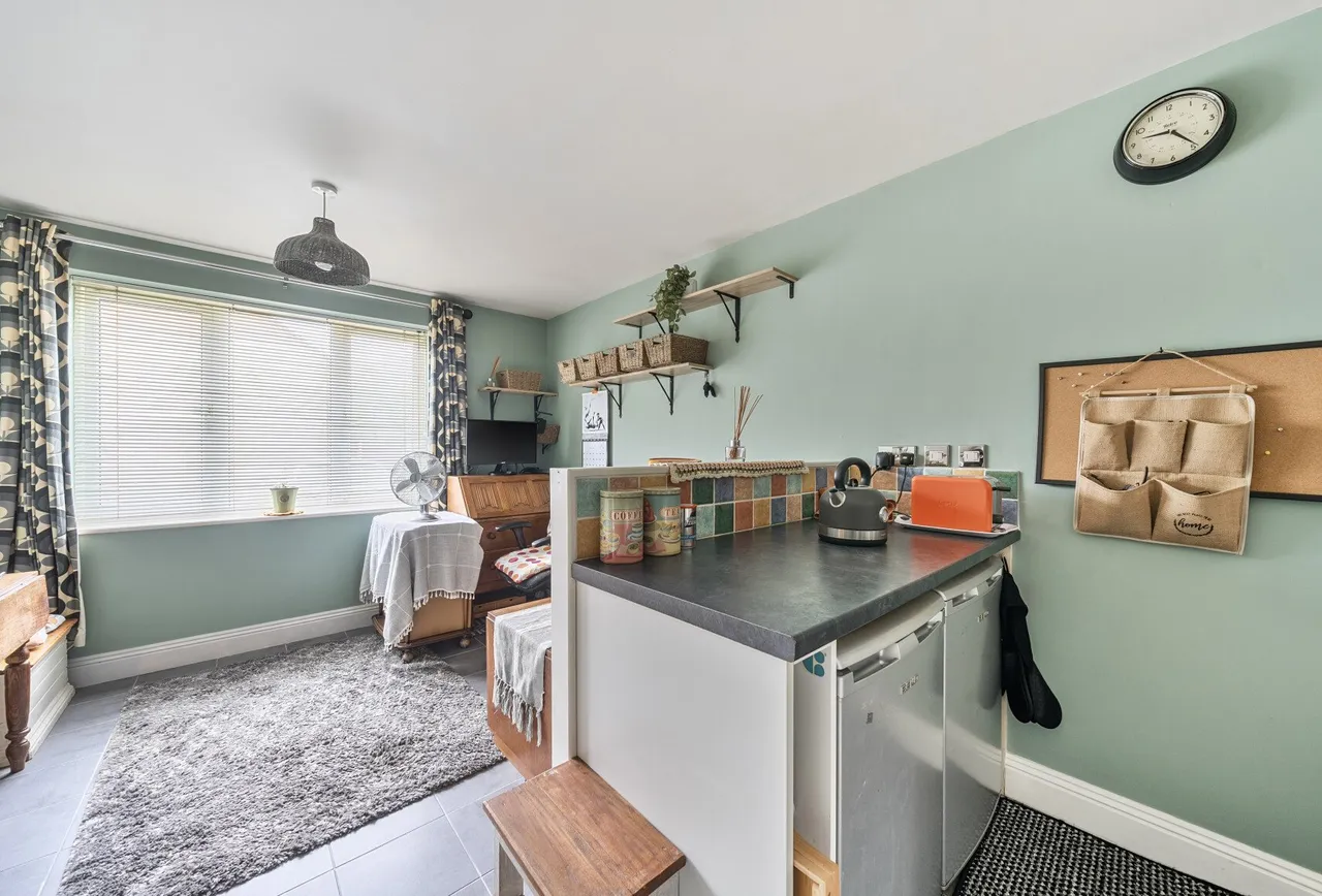 Coventry Close, Tewkesbury, GL20 5HR, photo 2