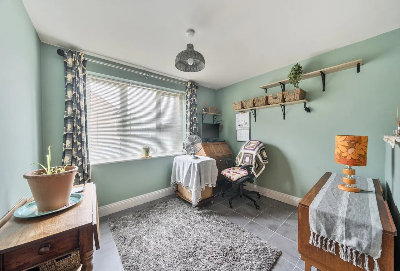 Coventry Close, Tewkesbury, GL20 5HR, photo 5