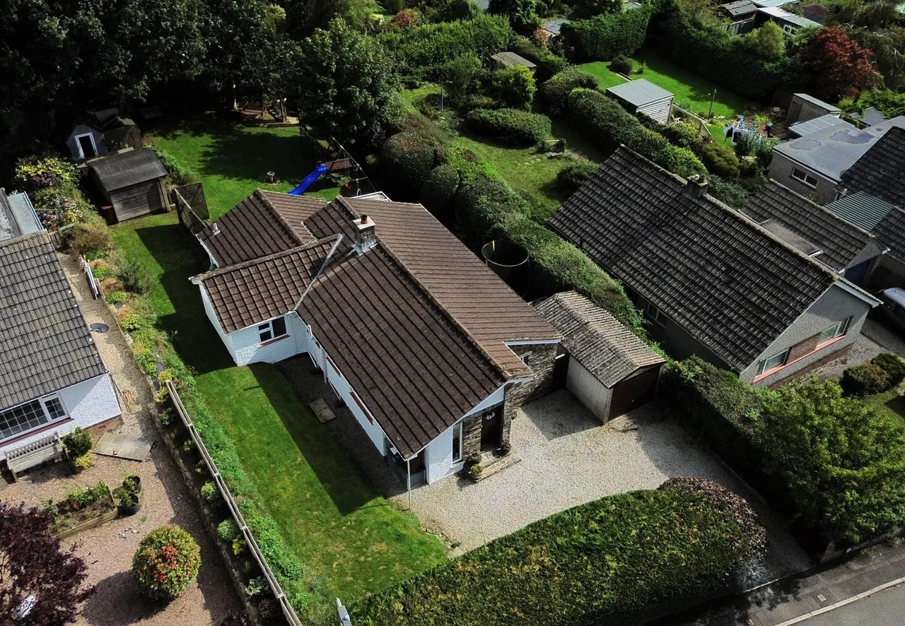 3 bed house for sale — Priory Close, Tavistock...