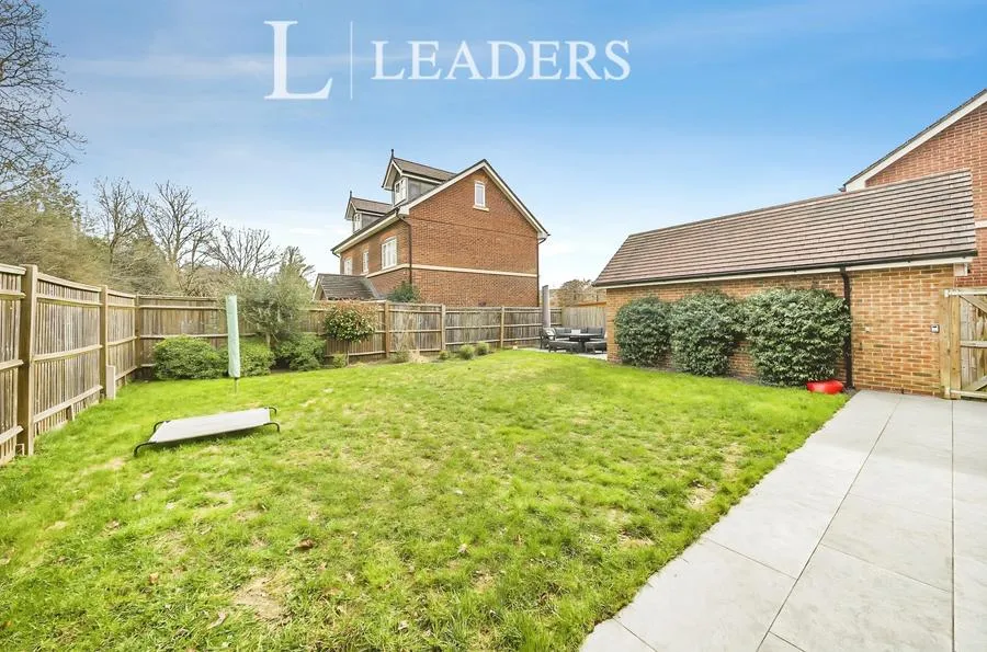 Roberts Close, Marden, TN12, photo 18