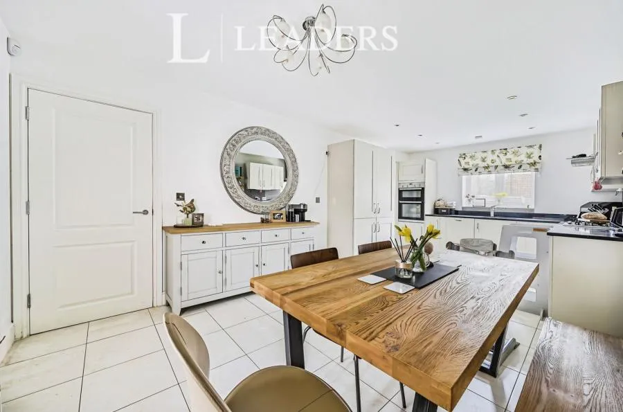 Roberts Close, Marden, TN12, photo 15