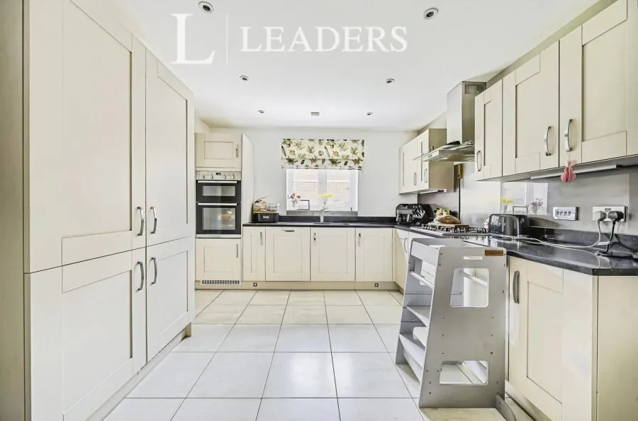 Roberts Close, Marden, TN12, photo 19