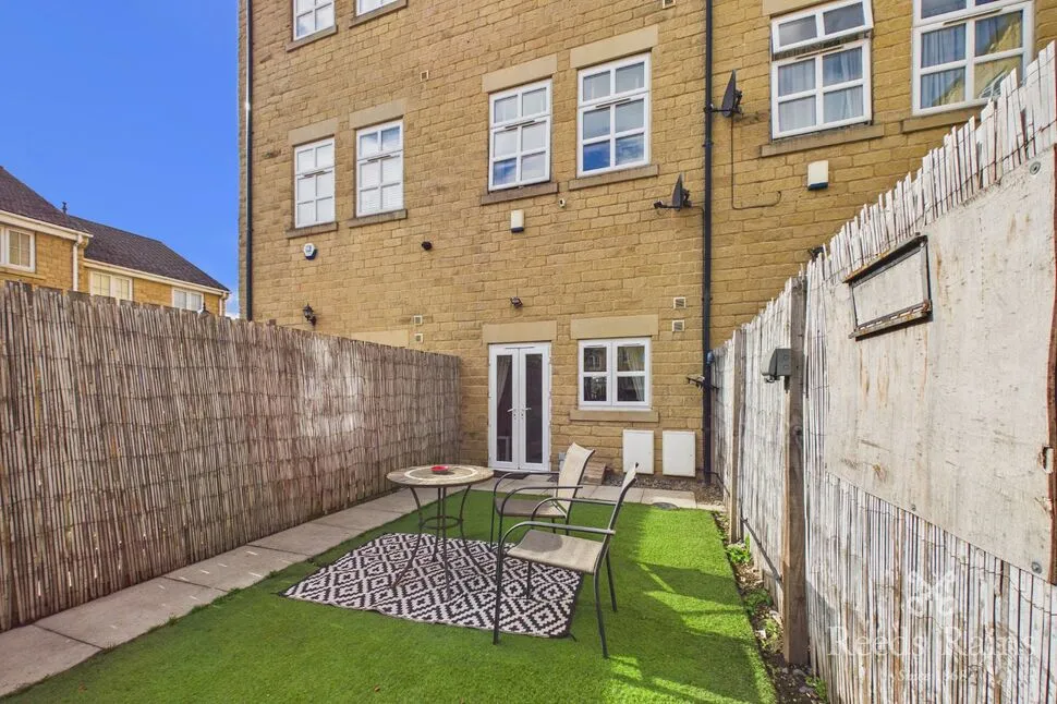 Brunswick Place, Heckmondwike, WF16, photo 6