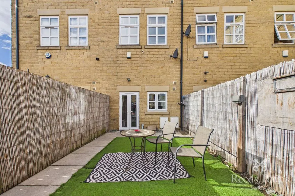 Brunswick Place, Heckmondwike, WF16, photo 9