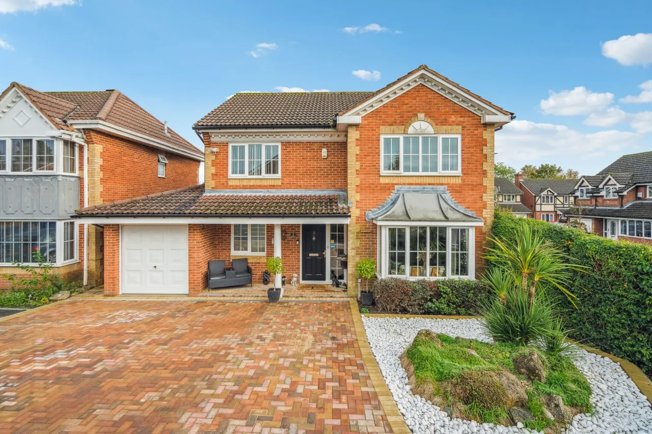 4 bed house for sale, The Spinney, High Wycombe, HP11