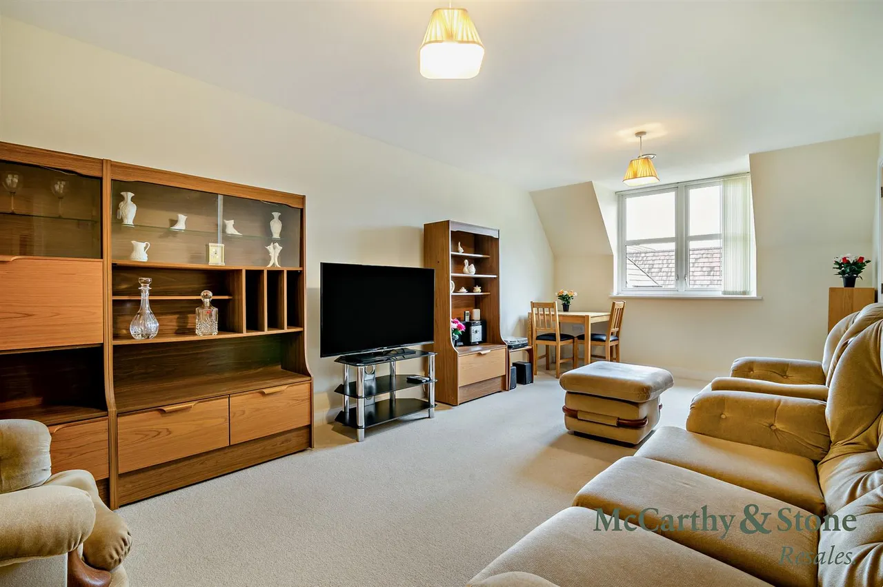 Broad Street, Staple Hill, BS16, photo 4