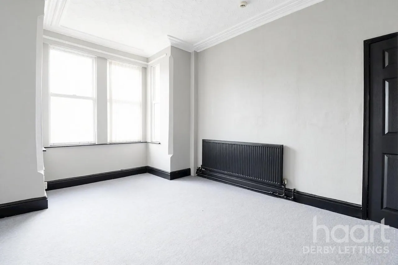 London Road, DE24, photo 2