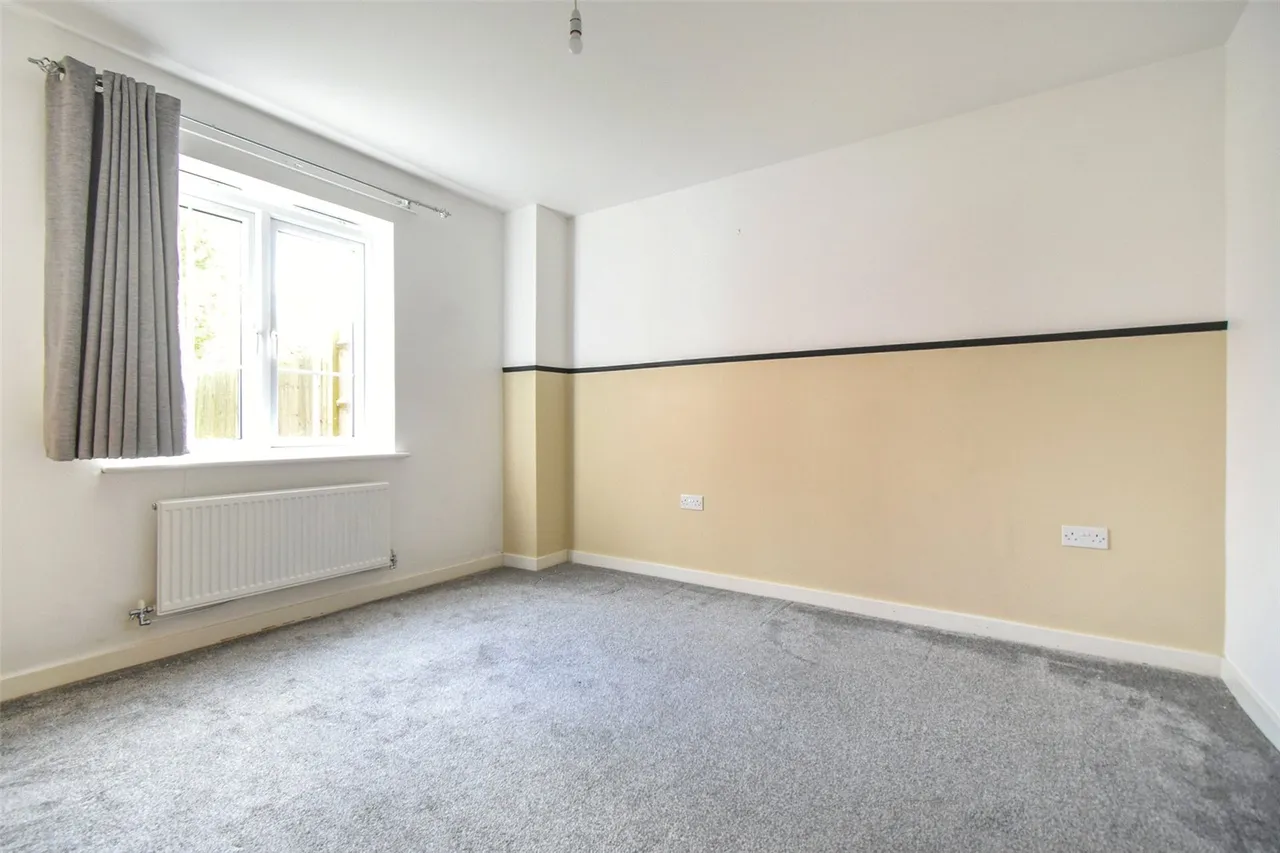 Runnymede Drive, Odiham, Hook, Hampshire, RG29 1FP, photo 11