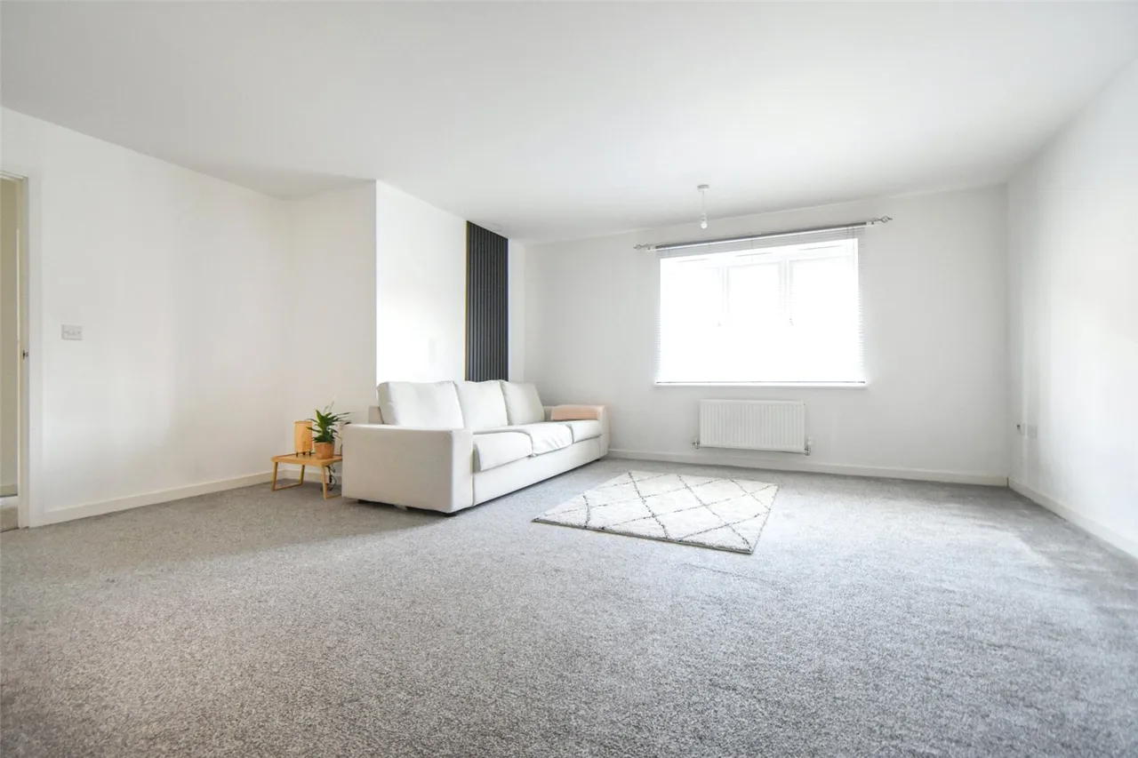 Runnymede Drive, Odiham, Hook, Hampshire, RG29 1FP, photo 3