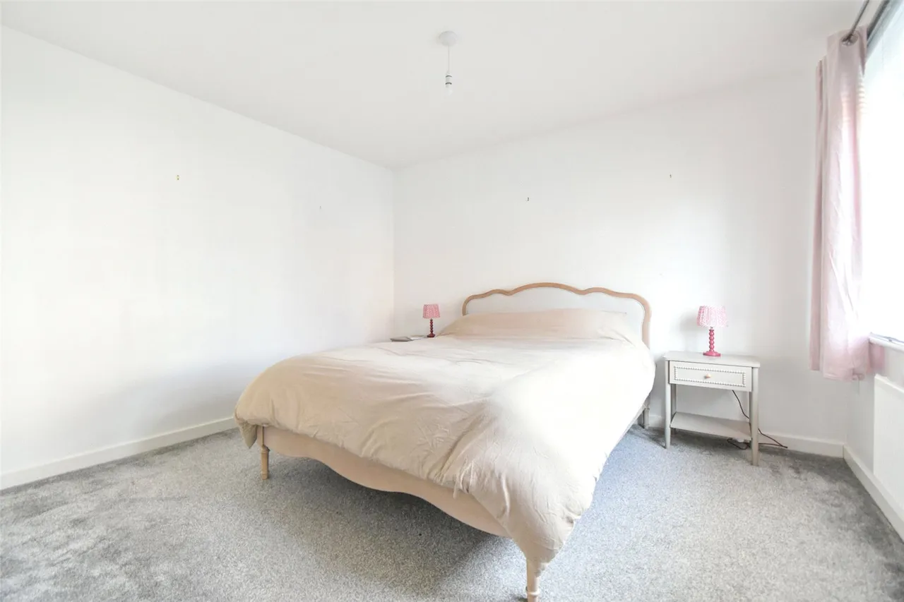 Runnymede Drive, Odiham, Hook, Hampshire, RG29 1FP, photo 6