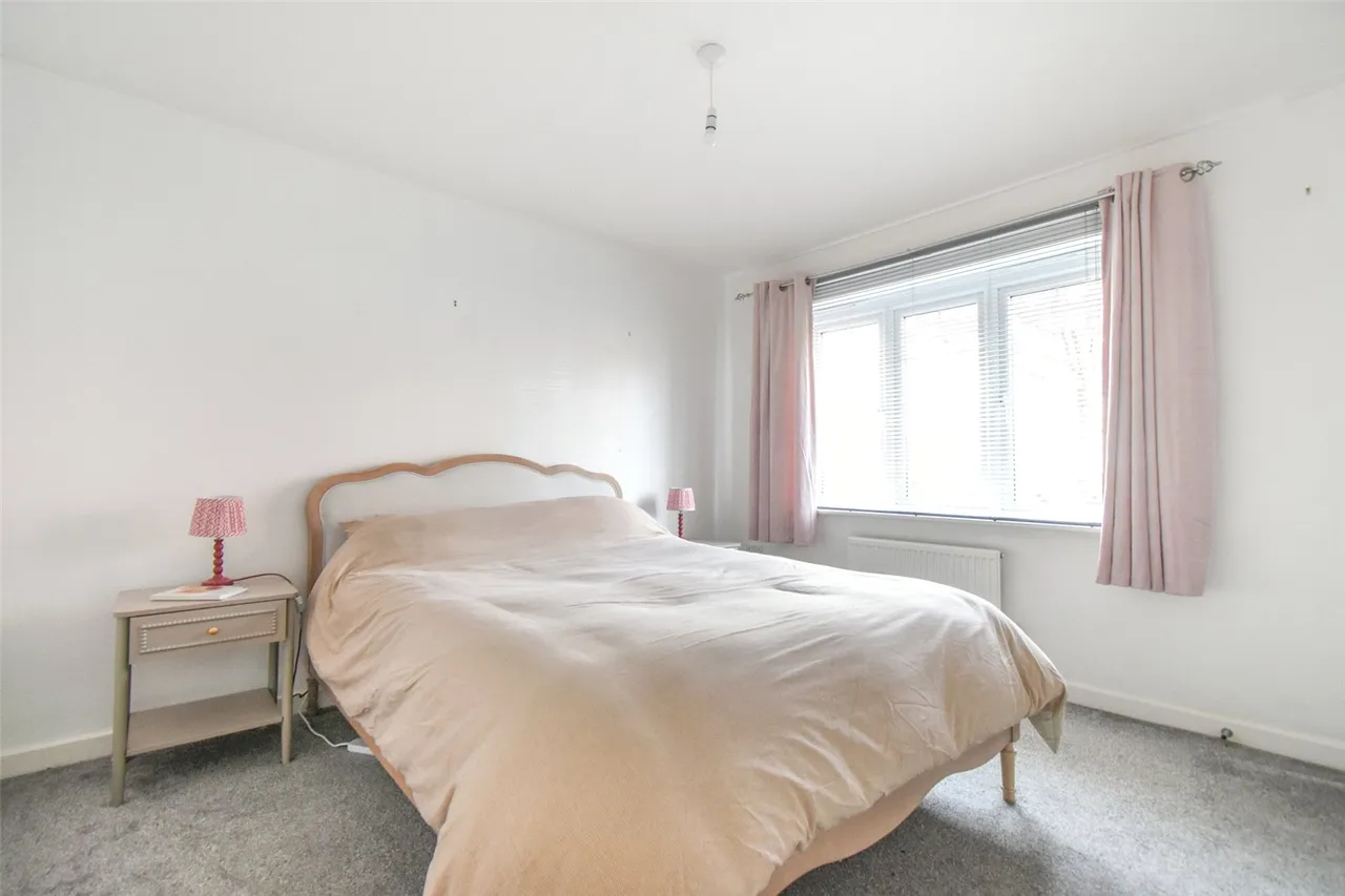 Runnymede Drive, Odiham, Hook, Hampshire, RG29 1FP, photo 12