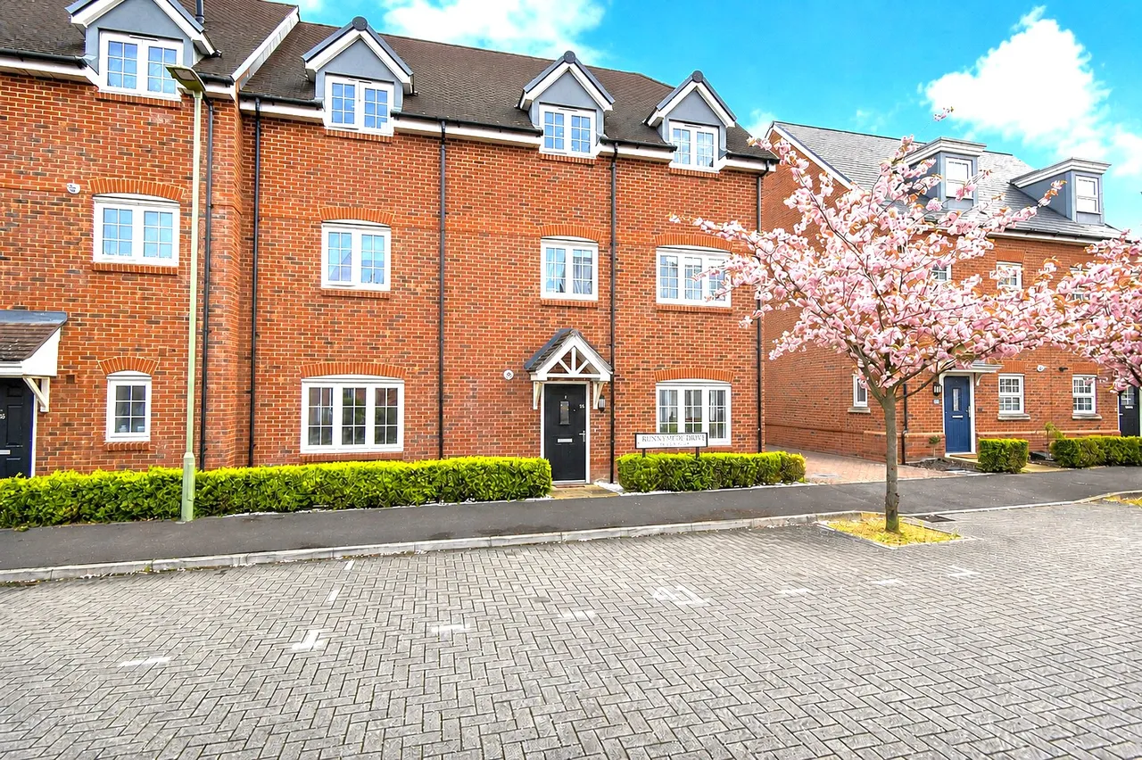 Runnymede Drive, Odiham, Hook, Hampshire, RG29 1FP, photo 13