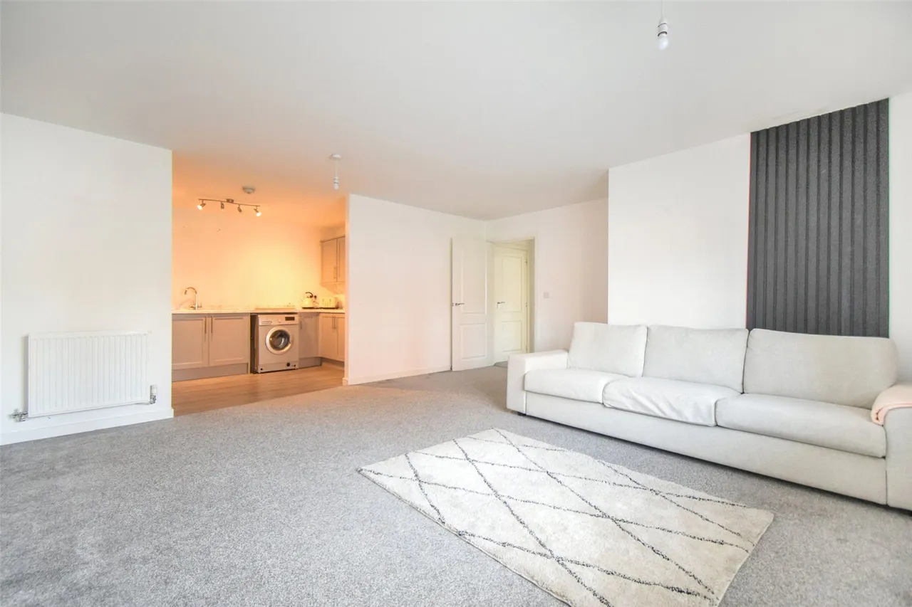 Runnymede Drive, Odiham, Hook, Hampshire, RG29 1FP, photo 4