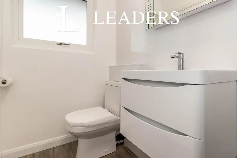 High Street, Weybridge, KT13, photo 9