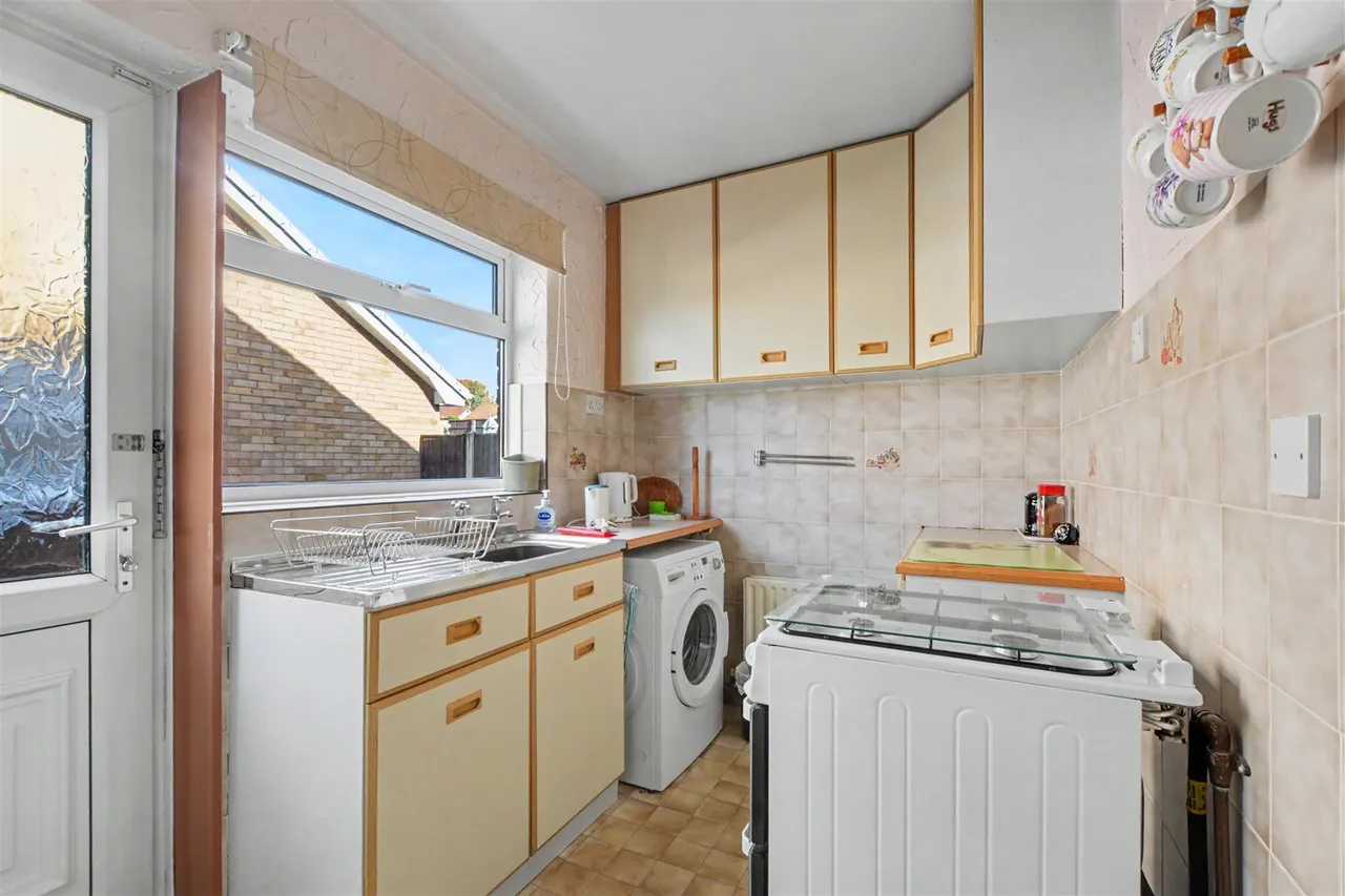 Mackinley Avenue, Stapleford, NG9, photo 4