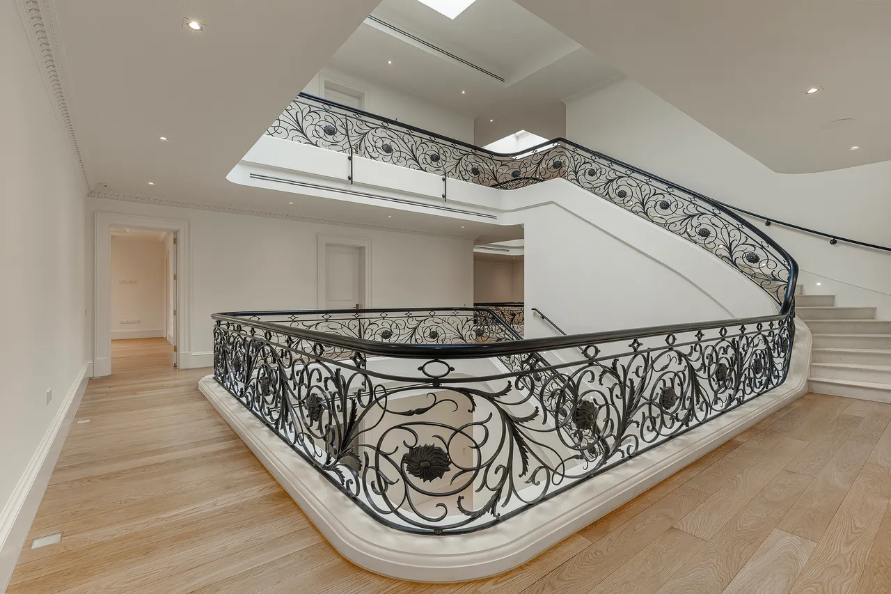 The Bishops Avenue, Highgate, London, photo 5