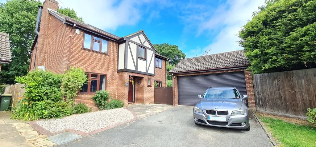 5 bed house for sale — Wellsfield, Rayleigh, Essex, SS6 8DW