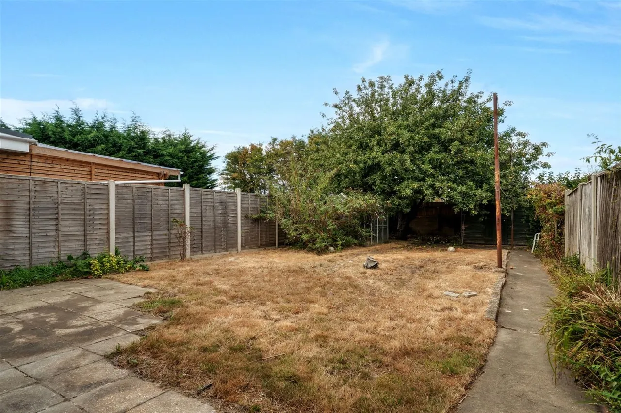 Ashmore Crescent, Poole, BH15, photo 17