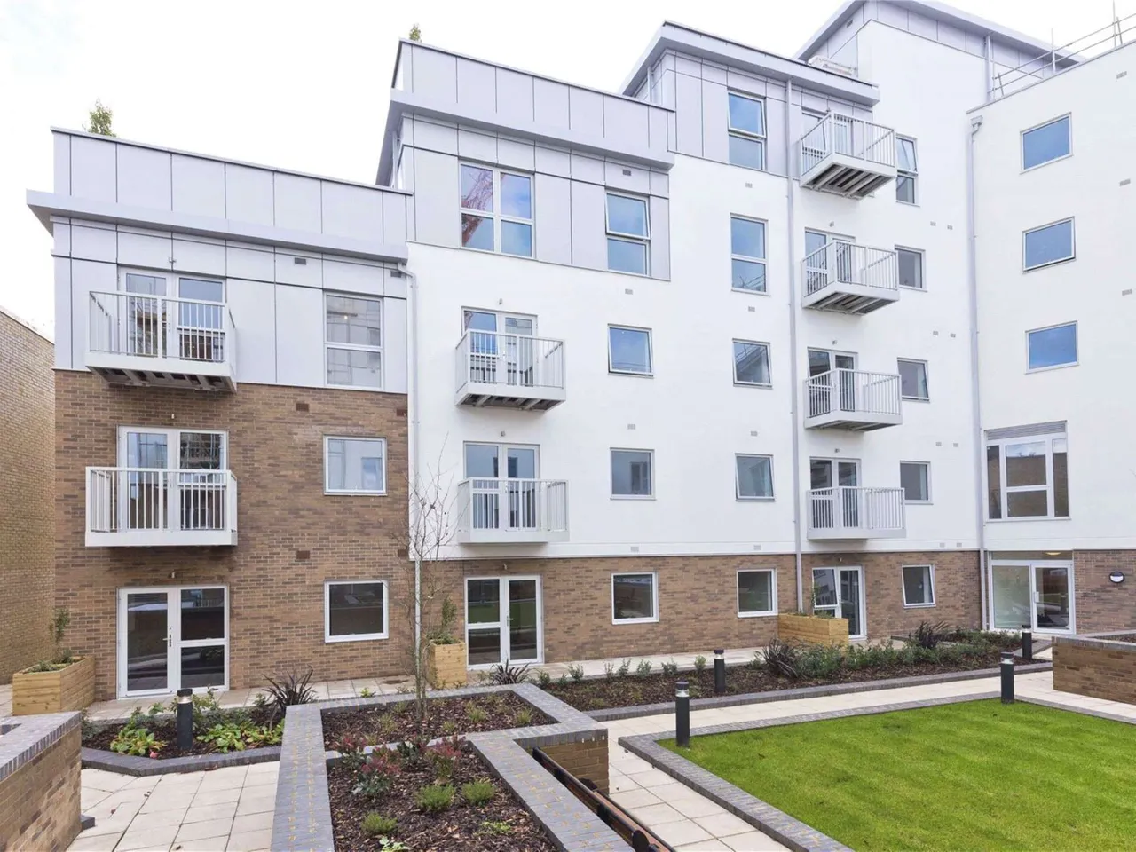 1 bed flat to rent — Austen House, Station View, Guildford, GU1 4AX